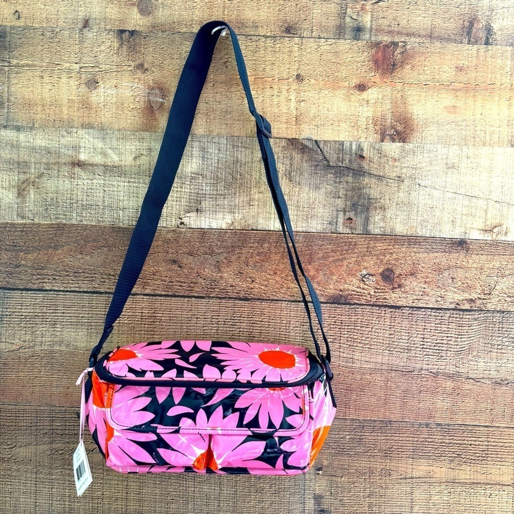 NWT Vera Bradley Retired Loves Me Insulated Lunch Bag